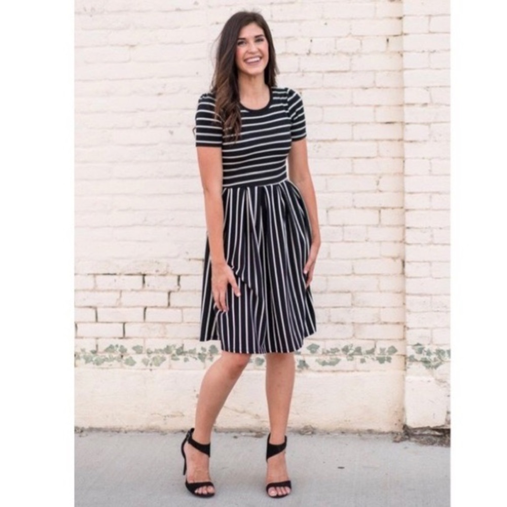 Lularoe Amelia 🦄 - Picture 2 of 2